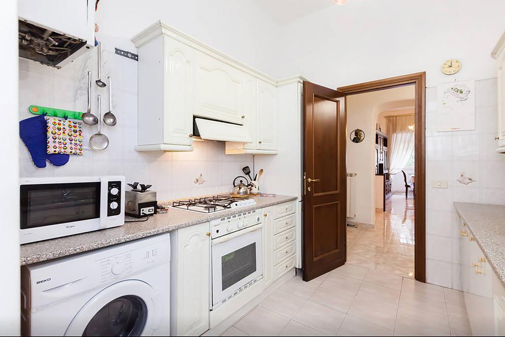 Caterina One O One - Embassy Apartment Рим Екстериор снимка